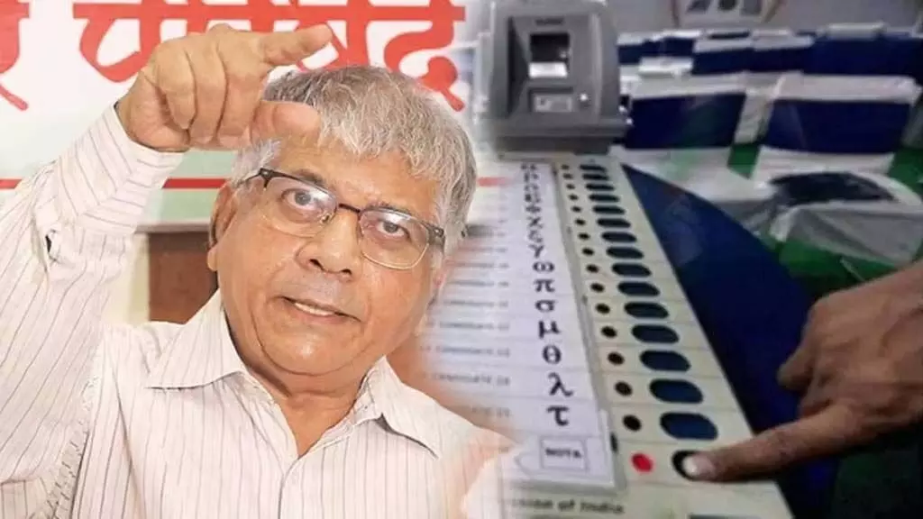 चैत्यभूमि पर EVM के खिलाफ हस्ताक्षर अभियान: विद्यार्थीयों का विरोध प्रदर्शन