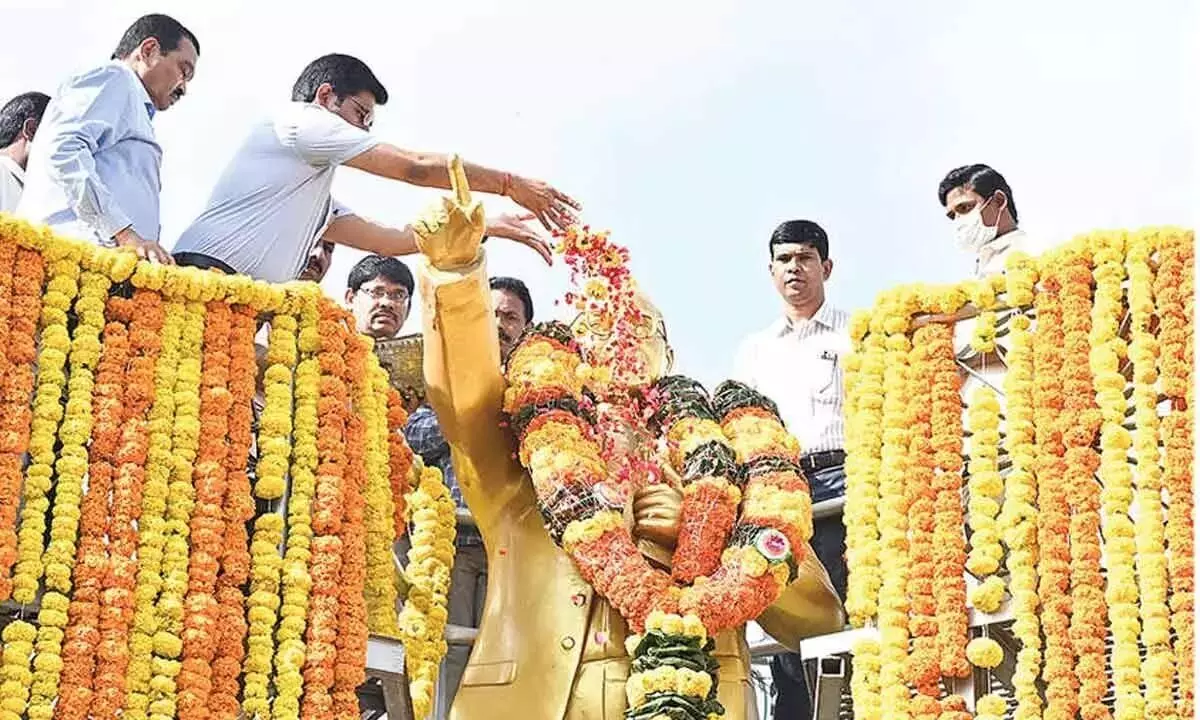 AP: अंबेडकर की पुण्यतिथि पर उन्हें श्रद्धांजलि अर्पित की