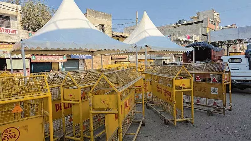 Haryana : दिल्ली पुलिस ने टिकरी में टेंट लगाया सिंघु पर पुलिस की कोई आवाजाही नहीं Haryana : दिल्ली पुलिस ने टिकरी में टेंट लगाया सिंघु पर पुलिस की कोई आवाजाही नहीं