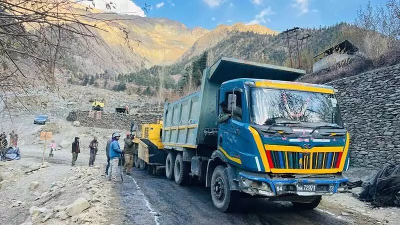 Lahaul-Spiti में उदयपुर-मदग्रां खंड पर सड़क मेटलिंग का काम शुरू