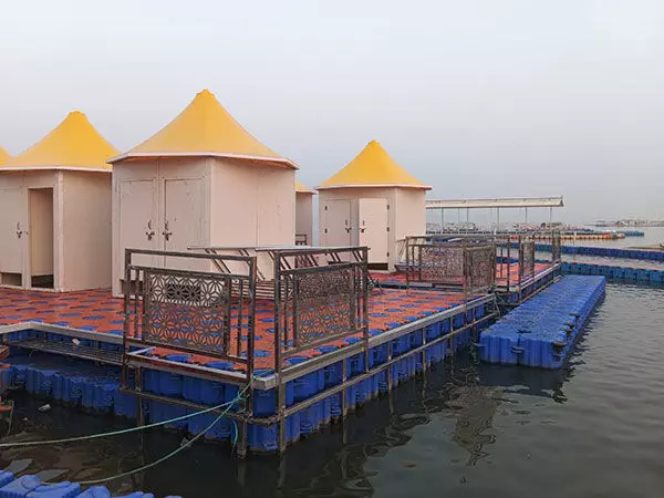 Maha Kumbh में विशेष जेटी, नहाने और कपड़े बदलने की सुविधा