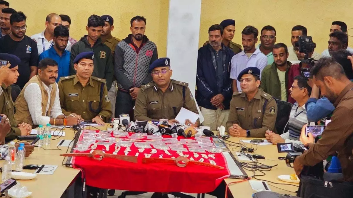 Raipur Breaking: ग्रामीण इलाकों के सूने मकानों से लाखों के जेवर पार, पुलिस ने किया बड़ा खुलासा