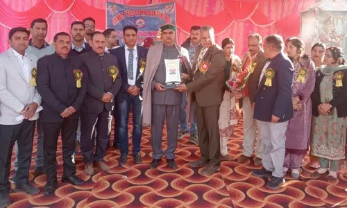 Himachal: विधायक ने भरोली स्कूल में मेधावी विद्यार्थियों को किया सम्मानित Himachal: विधायक ने भरोली स्कूल में मेधावी विद्यार्थियों को किया सम्मानित