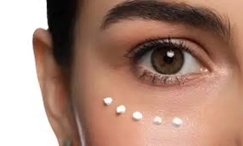 Skin Care: आंखों की त्वचा की देखभाल, घर पर बनाएं अंडर आई पैक