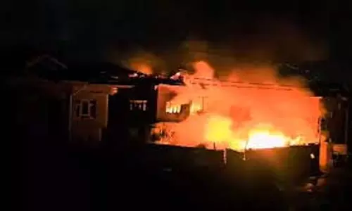 Srinagar:  रिहायशी मकानों में लगी आग,  मची अफरा-तफरी