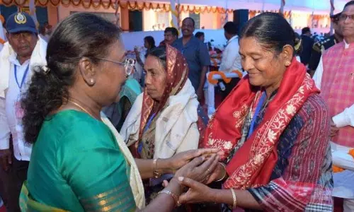 राष्ट्रपति मुर्मू ने जन्मस्थान का दौरा किया
