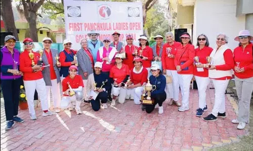 Raza emerges लेडीज ओपन चैंपियनशिप में अंडर-18 चैंपियन बनीं