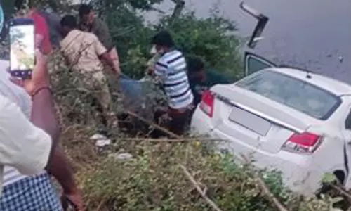 Telangana के यादाद्री भुवनगिरी में कार के झील में गिरने से पांच लोगों की मौत
