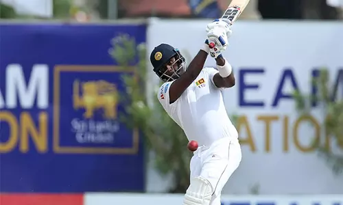 Angelo Mathews ने 8,000 टेस्ट रन पूरे किए, संगकारा और जयवर्धने के साथ शीर्ष स्थान पर पहुंचे Angelo Mathews ने 8,000 टेस्ट रन पूरे किए, संगकारा और जयवर्धने के साथ शीर्ष स्थान पर पहुंचे