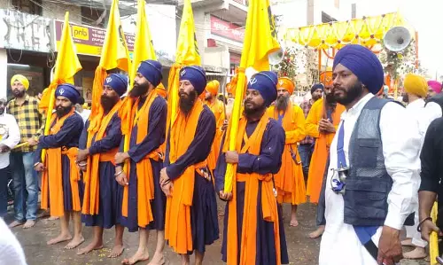 Assam : 349वें स्वाहिद दिवस पर धुबरी शहर में नगर कीर्तन निकाला गया Assam : 349वें स्वाहिद दिवस पर धुबरी शहर में नगर कीर्तन निकाला गया