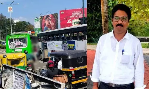 केरल के बैंक कर्मचारी की KSRTC और निजी बसों के बीच फंसने से मौत केरल के बैंक कर्मचारी की KSRTC और निजी बसों के बीच फंसने से मौत
