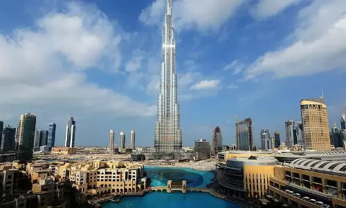 UAE: प्रभावशाली लोग सार्वजनिक रूप से सोना, कीमती सामान जाते हैं छोड़ UAE: प्रभावशाली लोग सार्वजनिक रूप से सोना, कीमती सामान जाते हैं छोड़