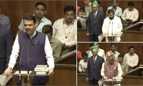 CM Fadnavis, Deputy CM और पवार ने राज्य विधानसभा के विशेष सत्र के पहले दिन विधायक के रूप में शपथ ली CM Fadnavis, Deputy CM और पवार ने राज्य विधानसभा के विशेष सत्र के पहले दिन विधायक के रूप में शपथ ली