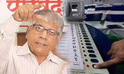 चैत्यभूमि पर EVM के खिलाफ हस्ताक्षर अभियान: विद्यार्थीयों का विरोध प्रदर्शन चैत्यभूमि पर EVM के खिलाफ हस्ताक्षर अभियान: विद्यार्थीयों का विरोध प्रदर्शन