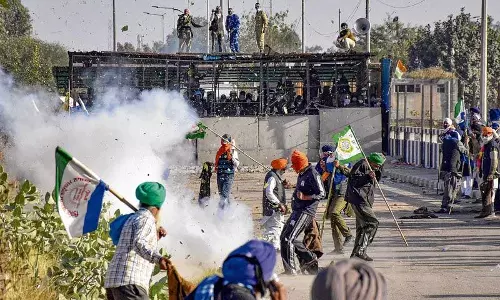 Haryana :  शंभू फिर बना युद्ध का मैदान, किसानों पर आंसू गैस के गोले दागे जाने से 9 घायल