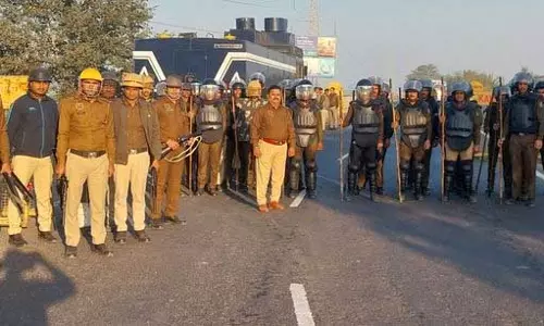 Haryana : कैथल में सुरक्षा बढ़ा दी गई है और बैरिकेड्स लगा दिए गए Haryana : कैथल में सुरक्षा बढ़ा दी गई है और बैरिकेड्स लगा दिए गए