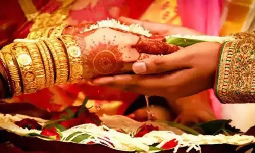 10वीं की छात्रा को राजमिस्त्री से हुआ प्यार, भागकर कर ली शादी 10वीं की छात्रा को राजमिस्त्री से हुआ प्यार, भागकर कर ली शादी