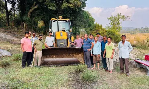 Kangra MLA किसानों की मदद के लिए आगे आए, 12 कुल्हड़ों की मरम्मत में मदद की Kangra MLA किसानों की मदद के लिए आगे आए, 12 कुल्हड़ों की मरम्मत में मदद की