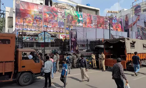 Sandhya Stampede: पुलिस थिएटर प्रबंधन को तलब करेगी
