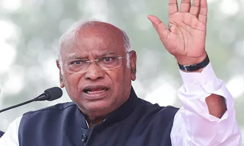 Kharge, राहुल ने सशस्त्र सेना झंडा दिवस पर सैनिकों के योगदान की सराहना की