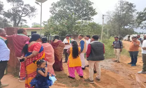नारायणपुर में कांग्रेस प्रतिनिधिमंडल को रोका गया, एकलव्य छात्रावास मामला नारायणपुर में कांग्रेस प्रतिनिधिमंडल को रोका गया, एकलव्य छात्रावास मामला