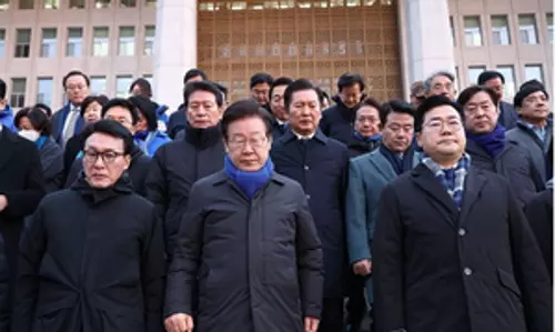 South Korea: मुख्य विपक्ष ने कहा- यूं की माफी निराशाजनक है, इस्तीफे या महाभियोग के अलावा कोई विकल्प नहीं बचा है South Korea: मुख्य विपक्ष ने कहा- यूं की माफी निराशाजनक है, इस्तीफे या महाभियोग के अलावा कोई विकल्प नहीं बचा है