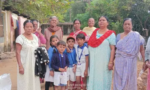 माना वृद्धाश्रम में गर्म कपड़ों का वितरण