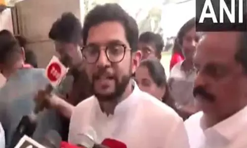 केंद्र सरकार क्या कर रही है?: Bangladesh में हिंदुओं पर हो रहे अत्याचारों पर आदित्य ठाकरे केंद्र सरकार क्या कर रही है?: Bangladesh में हिंदुओं पर हो रहे अत्याचारों पर आदित्य ठाकरे