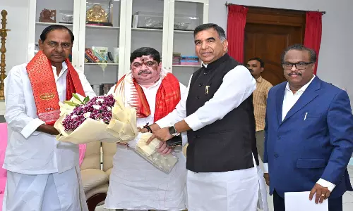 Telangana थल्ली प्रतिमा के अनावरण के लिए केसीआर को आमंत्रित किया गया