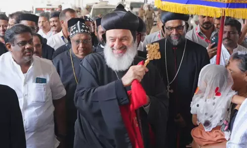 दस दिवसीय यात्रा: पैट्रिआर्क बावा केरल पहुंचे, हवाई अड्डे पर स्वागत किया दस दिवसीय यात्रा: पैट्रिआर्क बावा केरल पहुंचे, हवाई अड्डे पर स्वागत किया