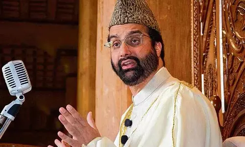 Jammu: हुर्रियत प्रमुख मीरवाइज उमर को नजरबंद किया गया
