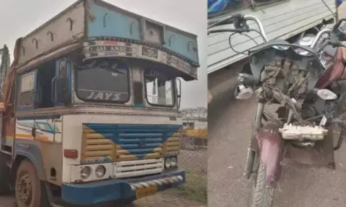 ठेकेदार की मौत, रेत लोड ट्रक ने कुचला