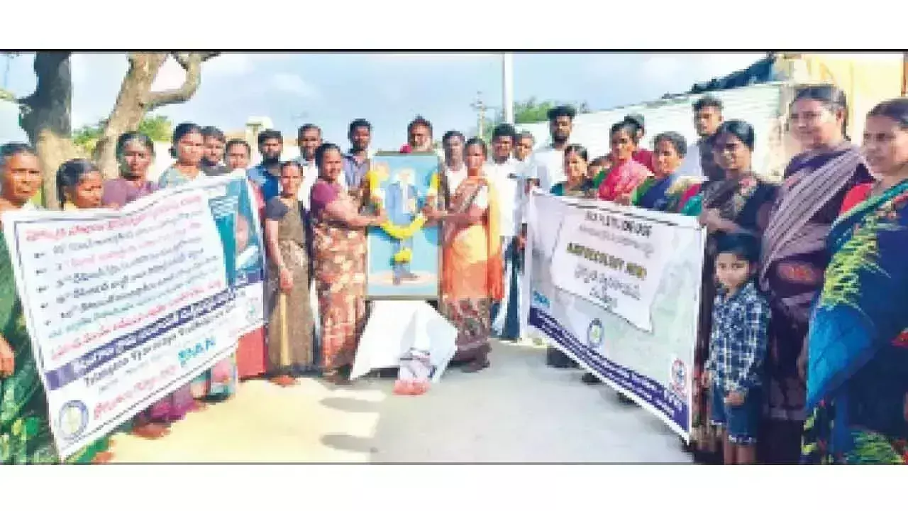 Telangana: पुरुष और महिला श्रमिकों को समान वेतन दिया जाना चाहिए Telangana: पुरुष और महिला श्रमिकों को समान वेतन दिया जाना चाहिए