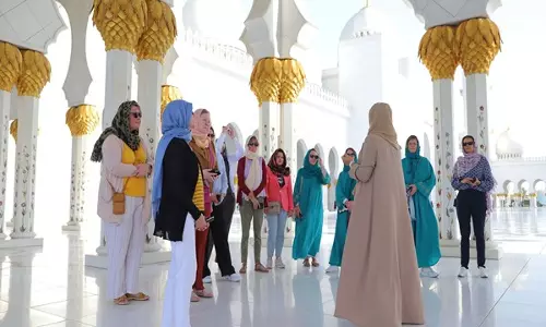 Eid Al Etihad की छुट्टियों के दौरान शेख जायद ग्रैंड मस्जिद में 82,053 आगंतुकों का स्वागत किया गया Eid Al Etihad की छुट्टियों के दौरान शेख जायद ग्रैंड मस्जिद में 82,053 आगंतुकों का स्वागत किया गया