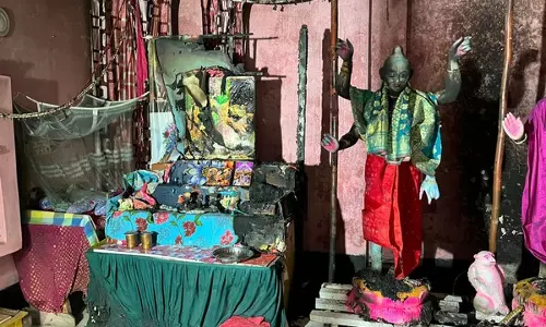 Bangladesh में हिंदू मंदिर पर एक और हमला, मूर्तियां जलाई गईं, शिकायत दर्ज