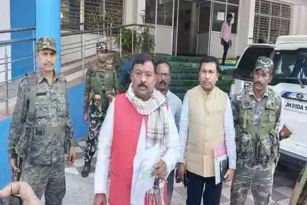 Palamu: विधायक ने पीडीएस डीलर पर लगाया राशन घोटाला करने का आरोप Palamu: विधायक ने पीडीएस डीलर पर लगाया राशन घोटाला करने का आरोप
