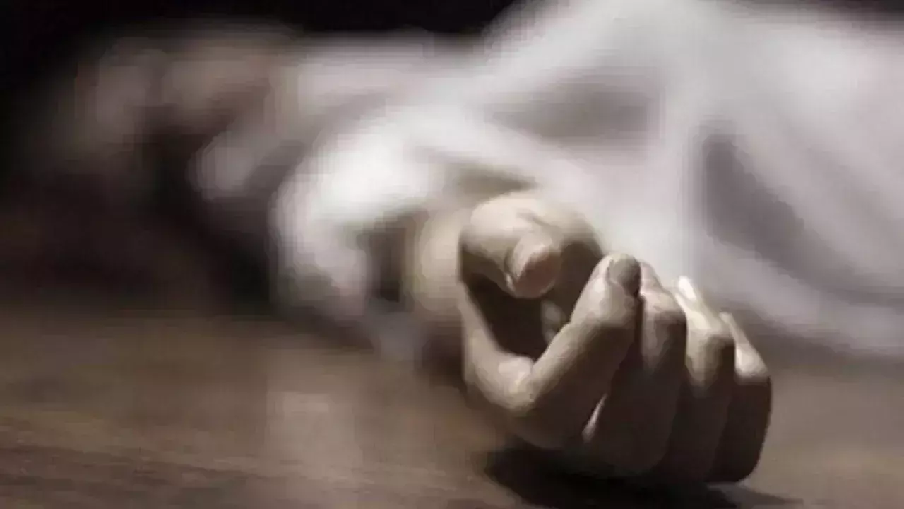 Hamirpur: दंपती ने खाया जहर, दोनों की मौत से मचा कोहराम Hamirpur: दंपती ने खाया जहर, दोनों की मौत से मचा कोहराम