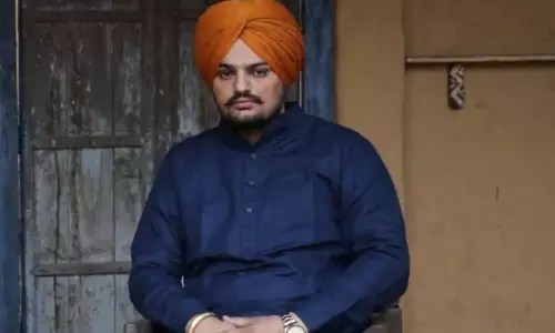 Panjab: सिद्धू मूसेवाला के पिता ने लेखक के खिलाफ दर्ज कराई एफआईआर, जानें मामला Panjab: सिद्धू मूसेवाला के पिता ने लेखक के खिलाफ दर्ज कराई एफआईआर, जानें मामला