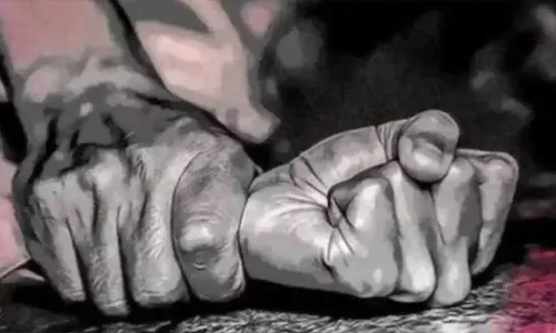 Woman ने बलात्कार और ब्लैकमेल का लगाया आरोप Woman ने बलात्कार और ब्लैकमेल का लगाया आरोप