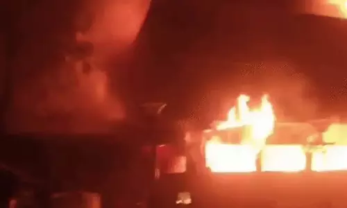 Himachal: मनाली में होटल में भीषण आग, किसी के हताहत होने की खबर नहीं Himachal: मनाली में होटल में भीषण आग, किसी के हताहत होने की खबर नहीं