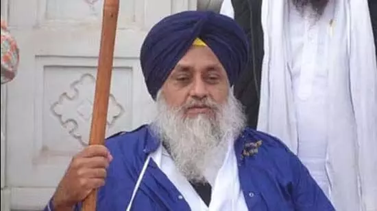 Sukhbir Badal ने पंजाब के फतेहगढ़ साहिब गुरुद्वारे में सेवा की