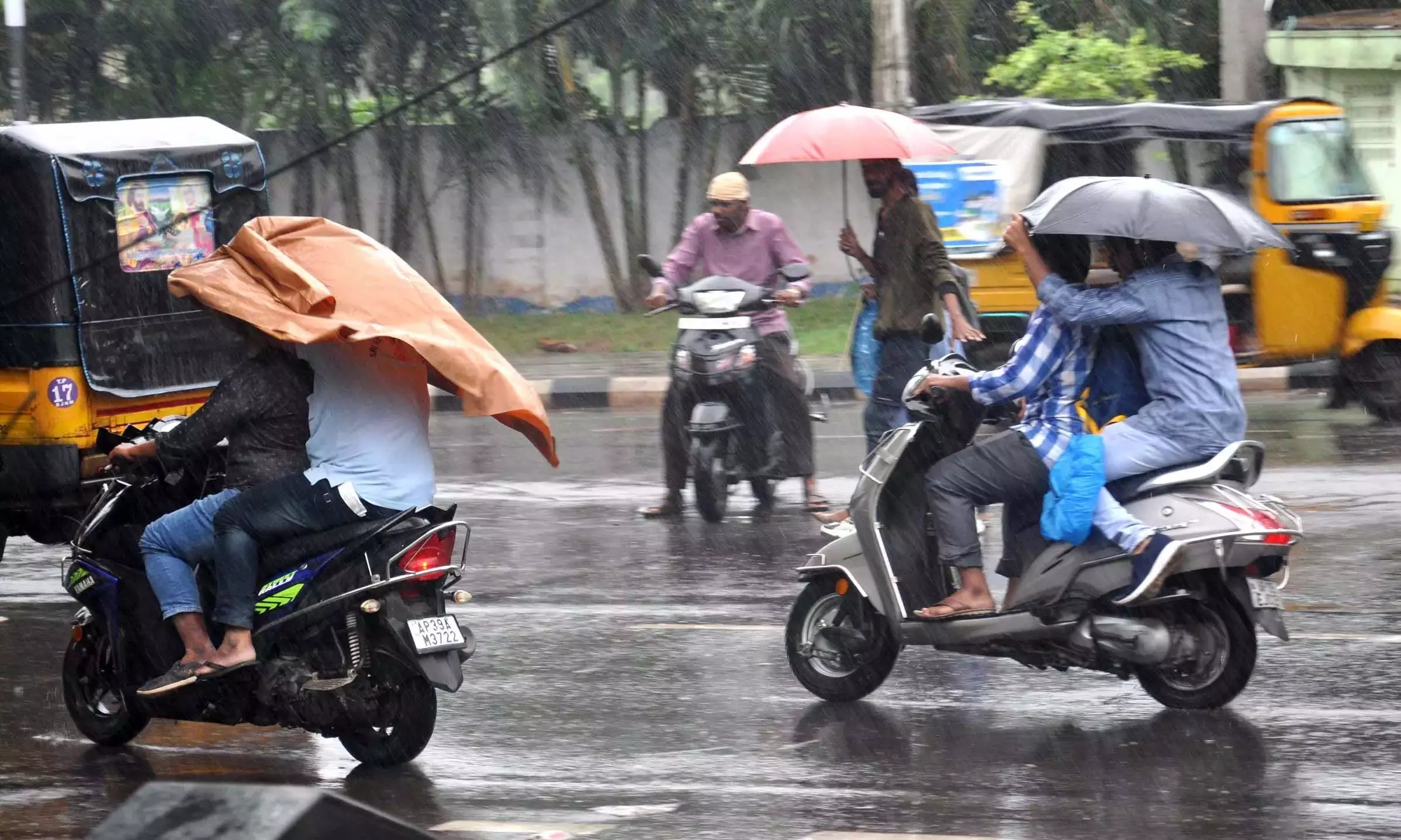 बंगाल की खाड़ी के ऊपर कम दबाव, Andhra में बारिश की उम्मीद