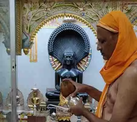 Bada Mandir में अष्टमी तिथि पर प्राचीन स्फटिक मणि प्रतिमाओं का अभिषेक, पूजन किया गया