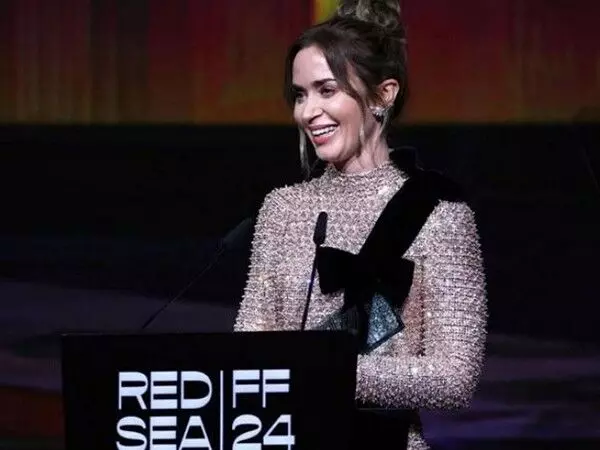 Emily Blunt ने रेड सी फिल्म फेस्टिवल में करियर के सबक, स्टीवन स्पीलबर्ग से मुलाकात और आगामी प्रोजेक्ट्स के बारे में बात की