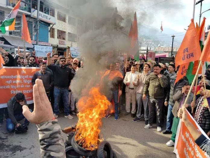 Jammu: बांग्लादेश में हिंदुओं पर अत्याचार के खिलाफ विरोध प्रदर्शन शुरू