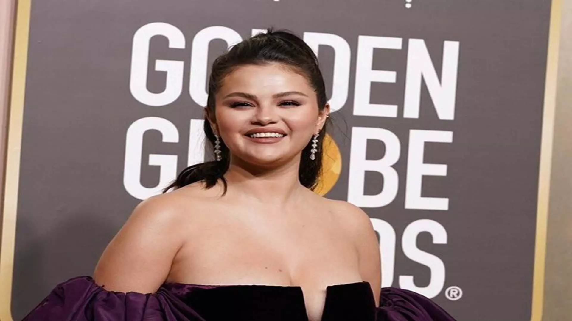 Selena Gomez ने यूजेनियो डेरबेज़ की आलोचना पर प्रतिक्रिया व्यक्त की