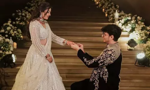 Abhishek Malhan के परिवार में जश्न: सगाई की तस्वीरें वायरल Abhishek Malhan के परिवार में जश्न: सगाई की तस्वीरें वायरल
