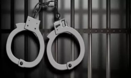 Tamil Nadu:केरल के थूथुकुडी में 52.11 लाख रुपये के साइबर घोटाले के आरोप में व्यक्ति गिरफ्तार Tamil Nadu:केरल के थूथुकुडी में 52.11 लाख रुपये के साइबर घोटाले के आरोप में व्यक्ति गिरफ्तार