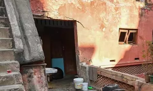 Toilet विवाद को लेकर,परिवार के पांच लोगों ने पड़ोसी की चाकू मारकर हत्या कर दी