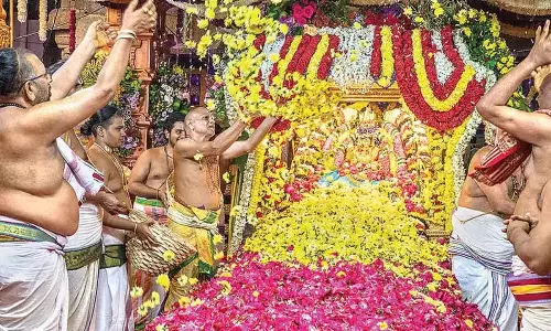 Andhra: धार्मिक उत्साह से मनाया गया पुष्पयागम